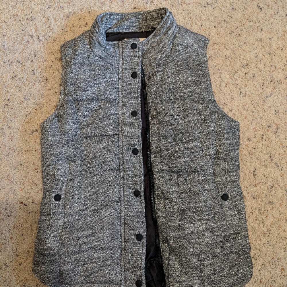 Brand new quilted vest, never wirn